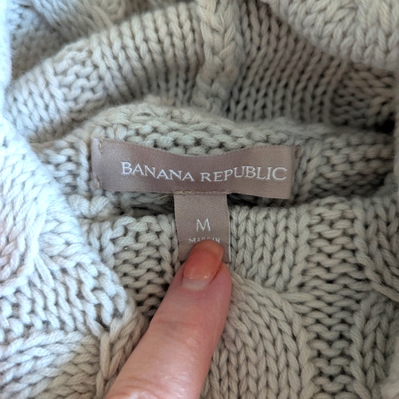 *BANANA REPUBLIC* Cable Knit Turtleneck Sweater Silver/Light Gray Sz Medium, EUC - Picture 3 of 6